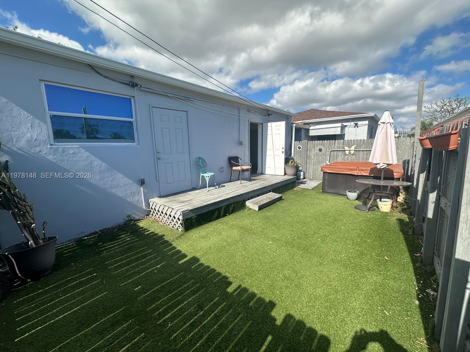 HOLLYWOOD SOUTH SIDE ADD - Residential Lease