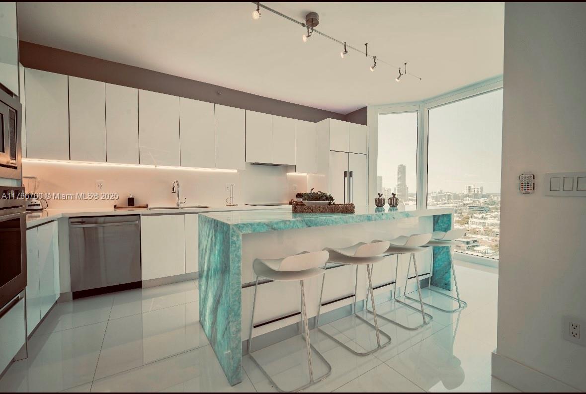 PORTOFINO TOWER CONDO - Residential
