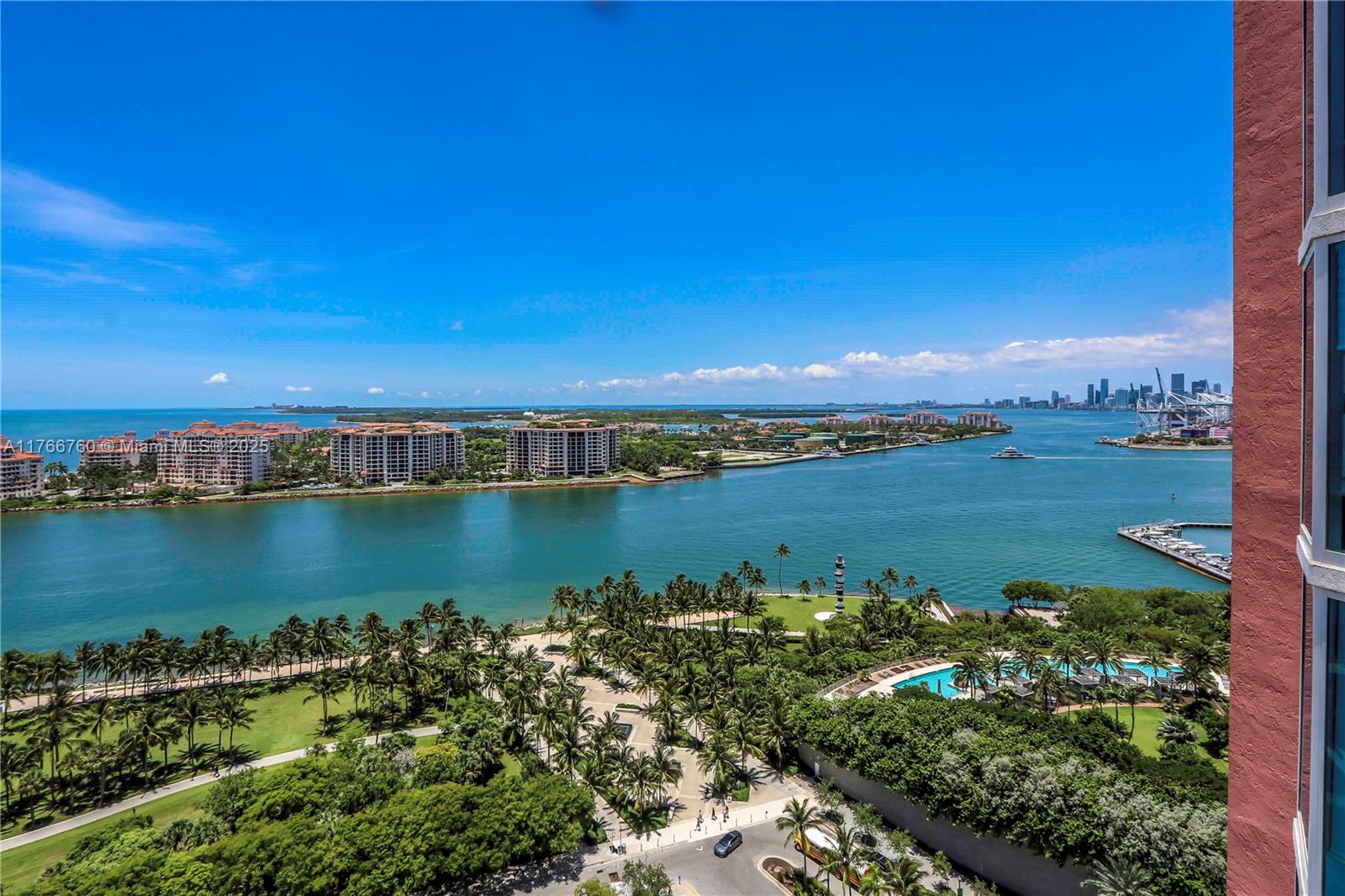 300 S Pointe Dr 2104