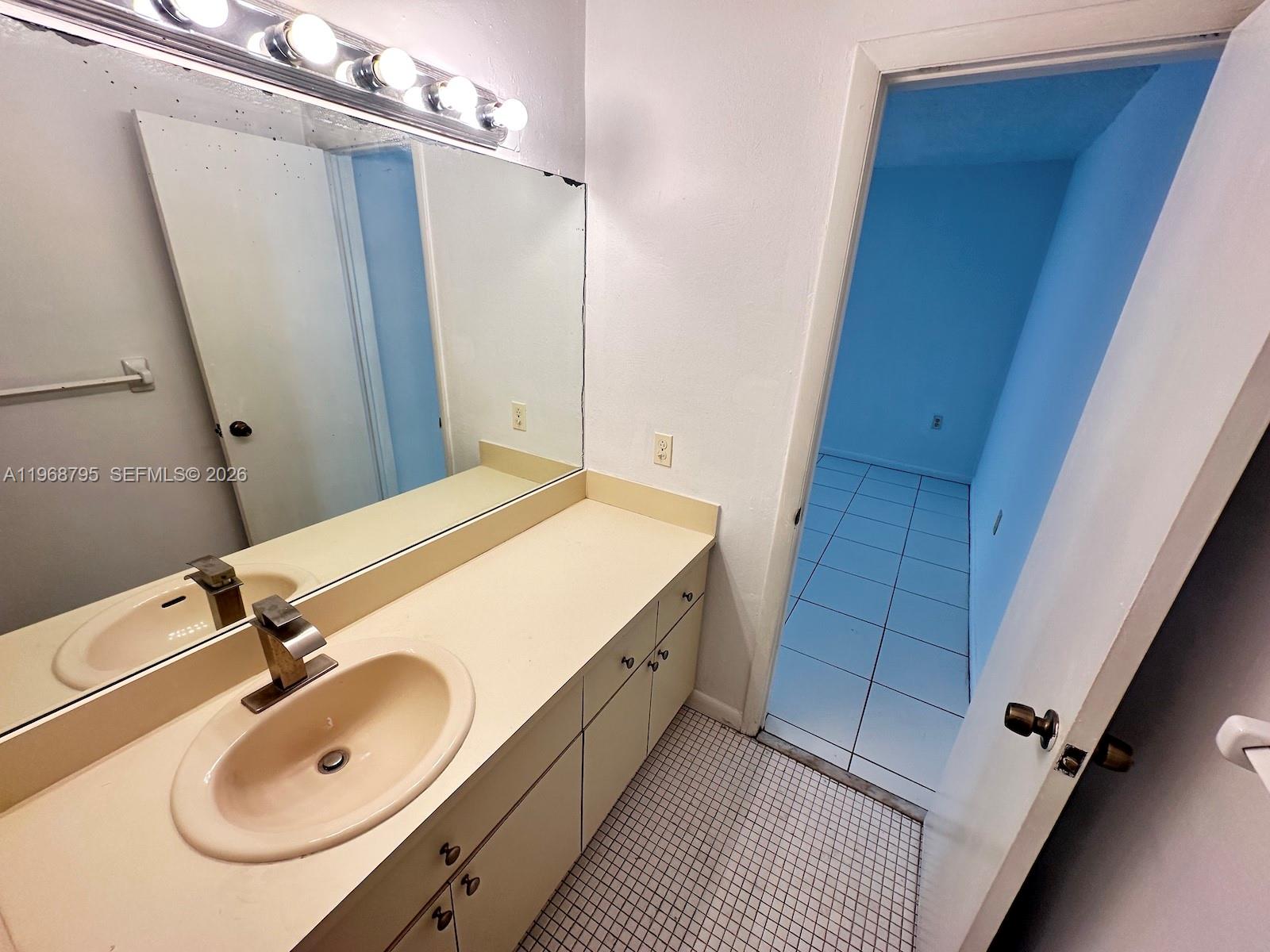 PALM-WEST GARDENS CONDO - Residential