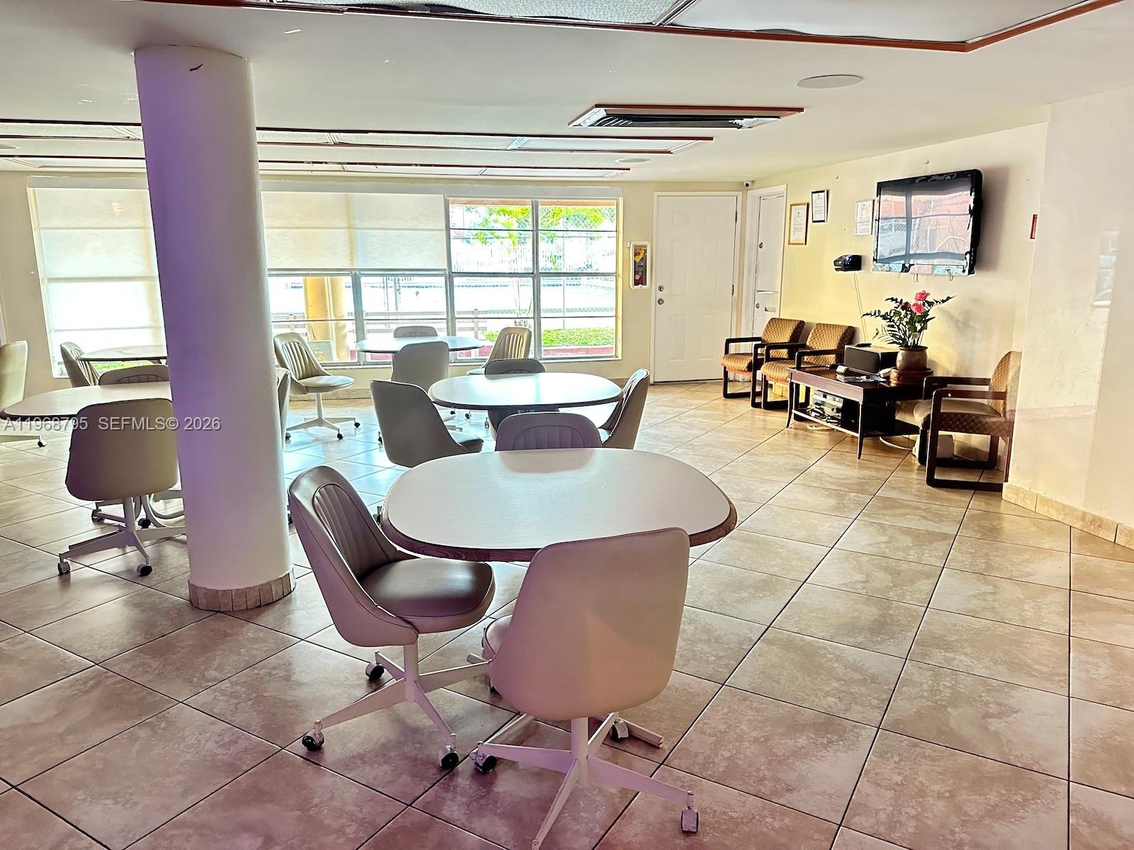 PALM-WEST GARDENS CONDO - Residential