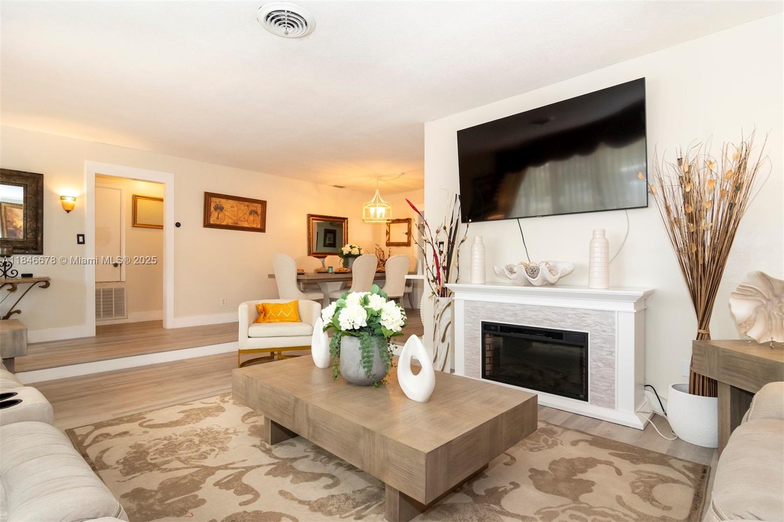 5105 SW 10th St, Margate, FL, 33068/$555,000 3 5105 SW 10th St