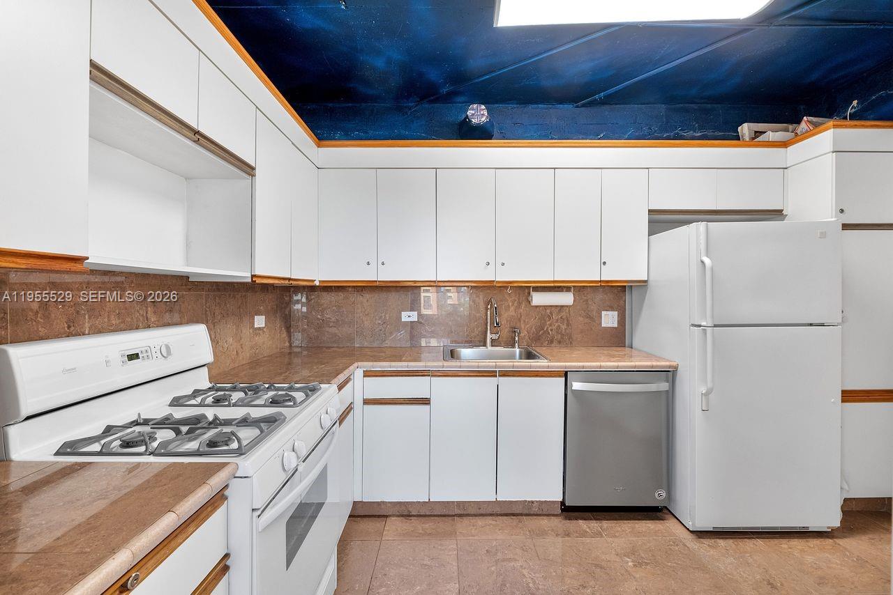 DAVID WILLIAM HOTEL CONDO - Residential