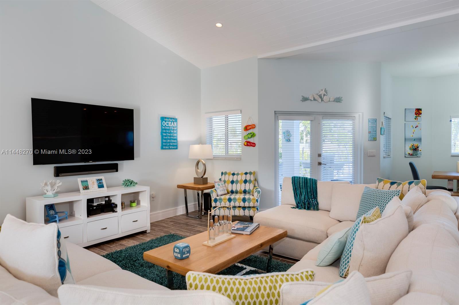 TWIN LAKES - Residential