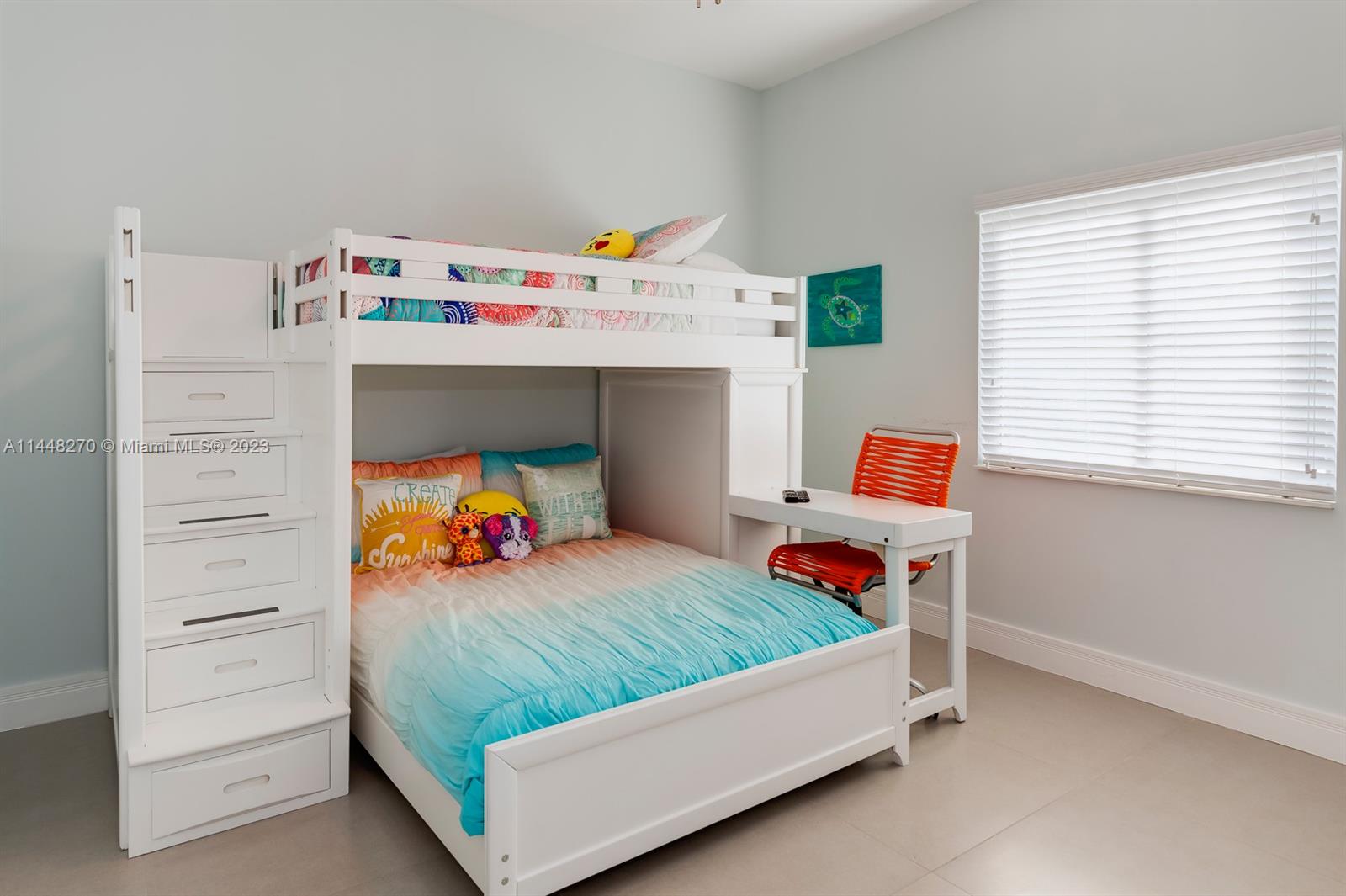 TWIN LAKES - Residential