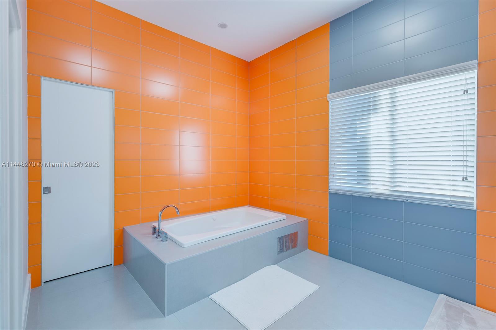 TWIN LAKES - Residential