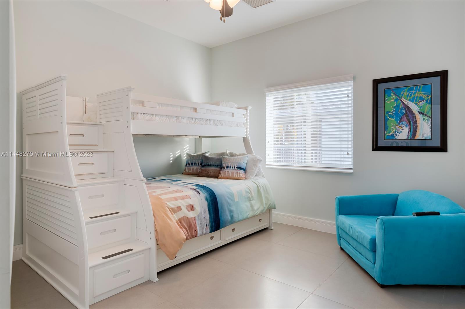 TWIN LAKES - Residential