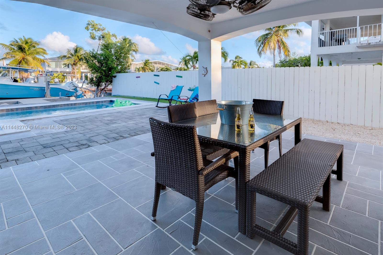 TWIN LAKES - Residential