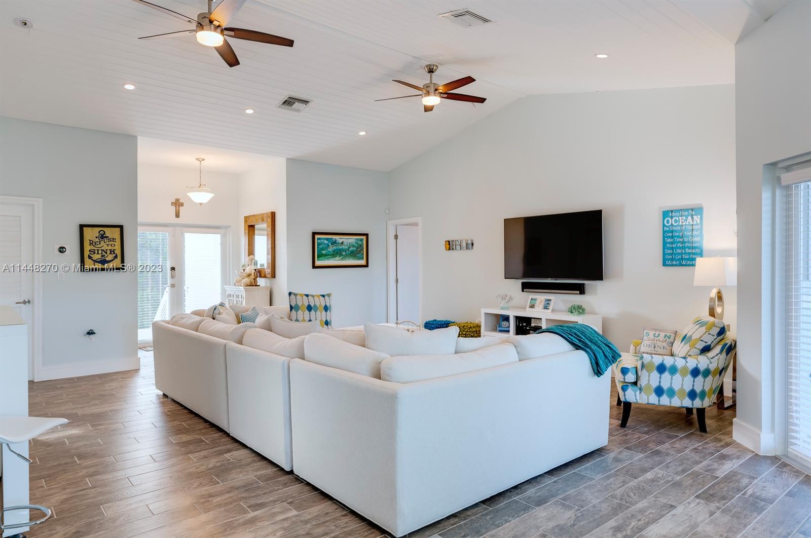 TWIN LAKES - Residential