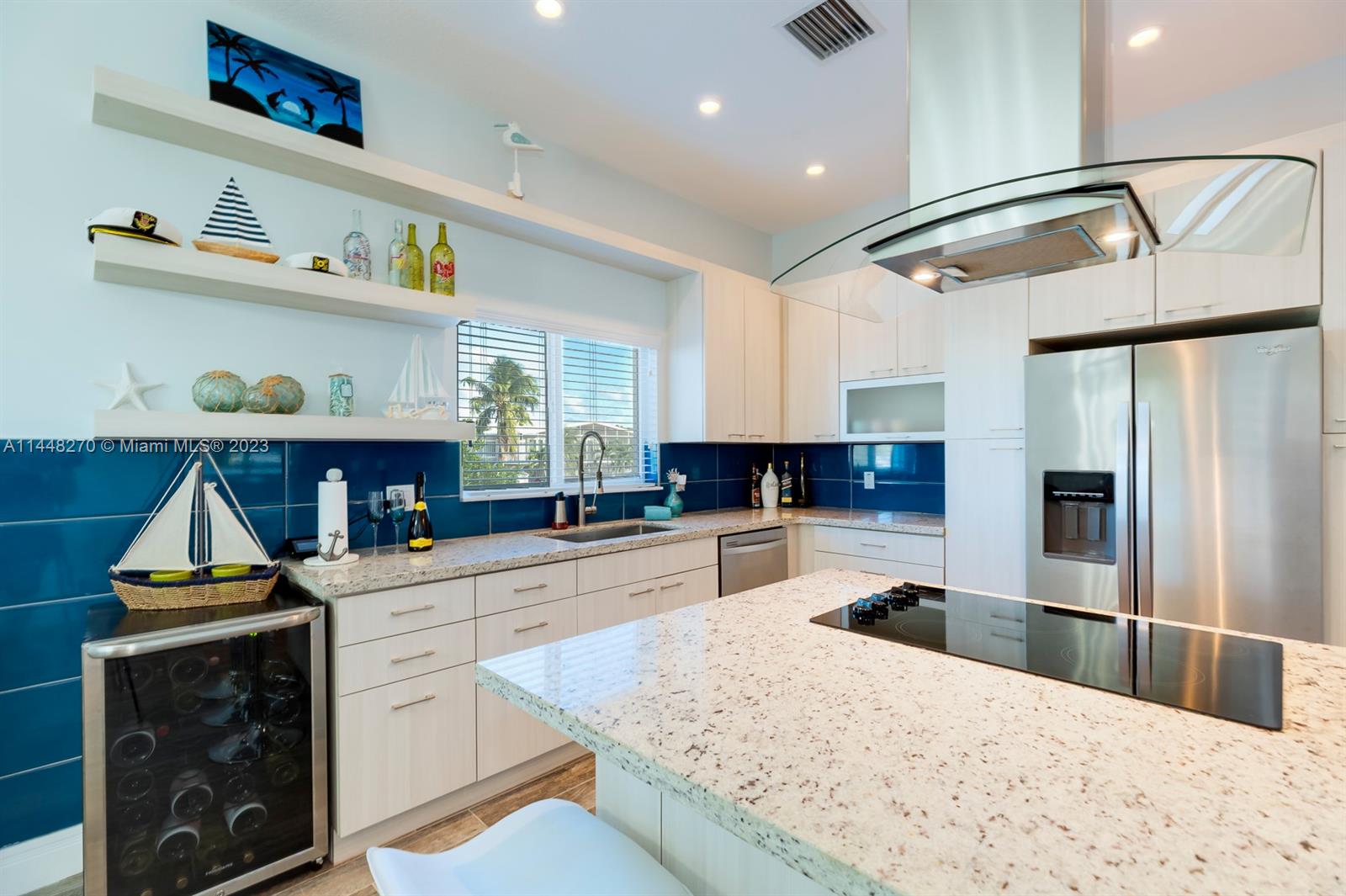 TWIN LAKES - Residential