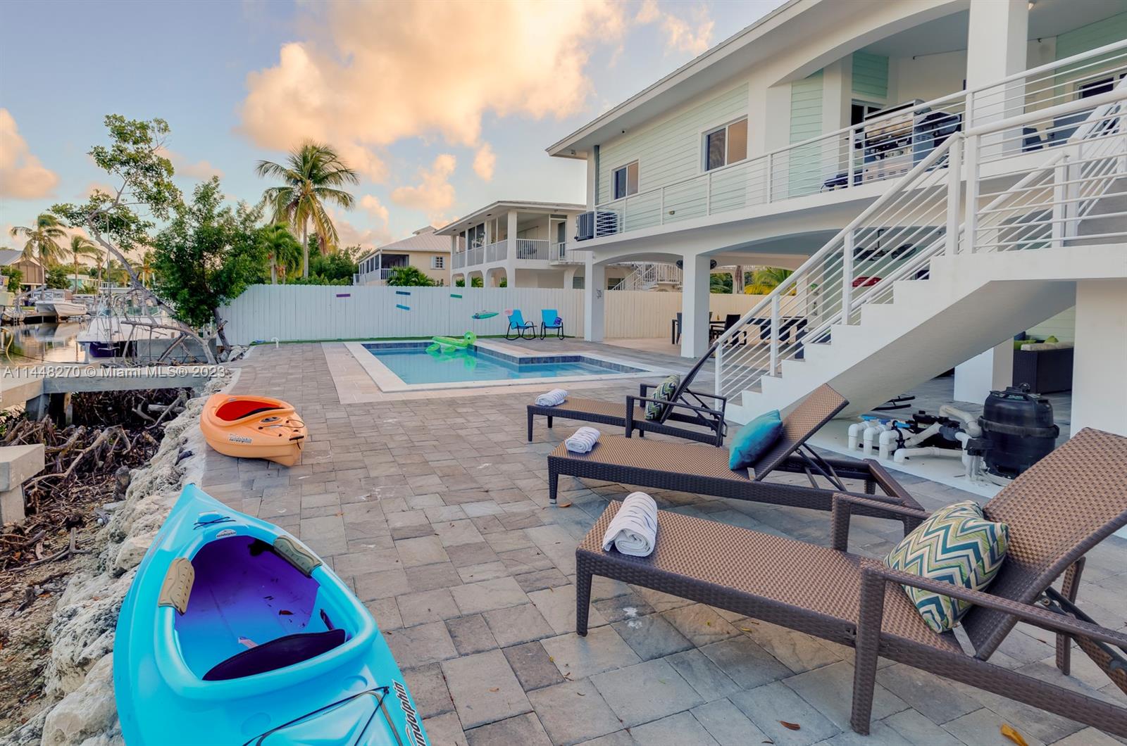 TWIN LAKES - Residential