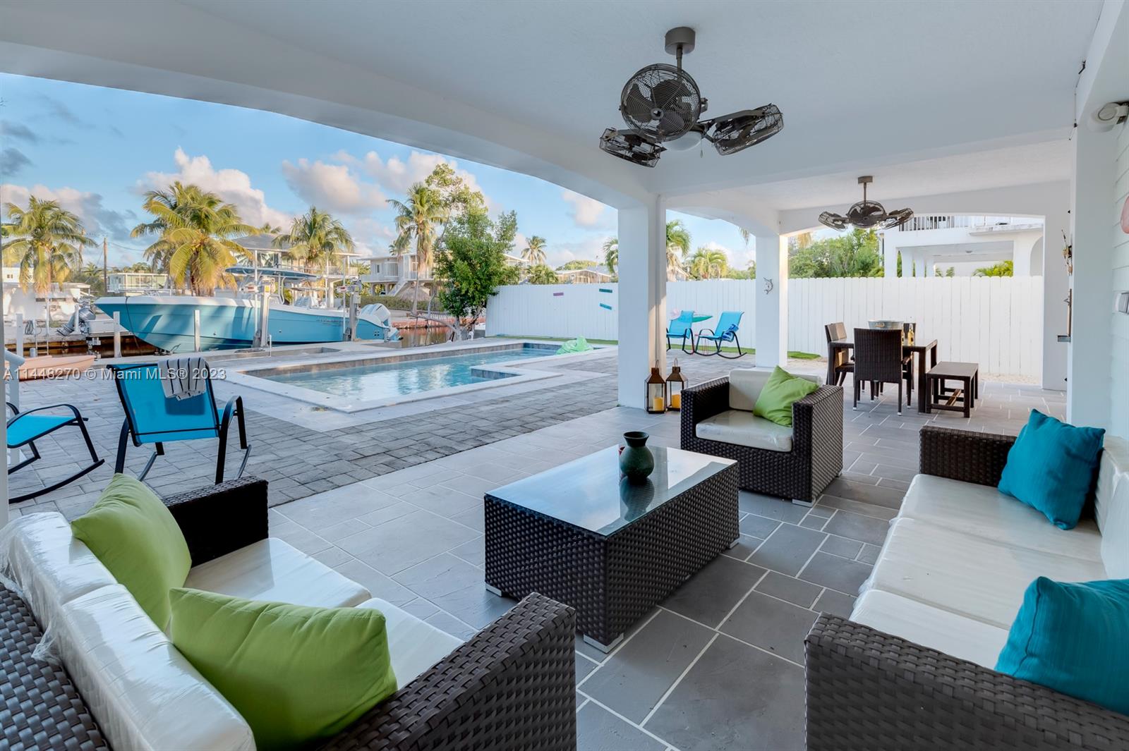 TWIN LAKES - Residential