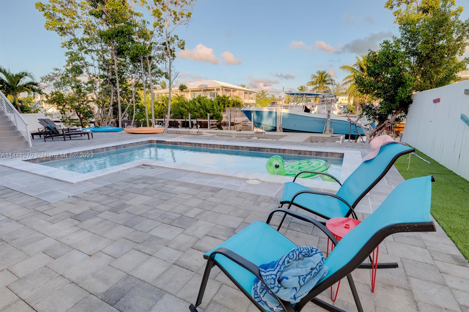 TWIN LAKES - Residential