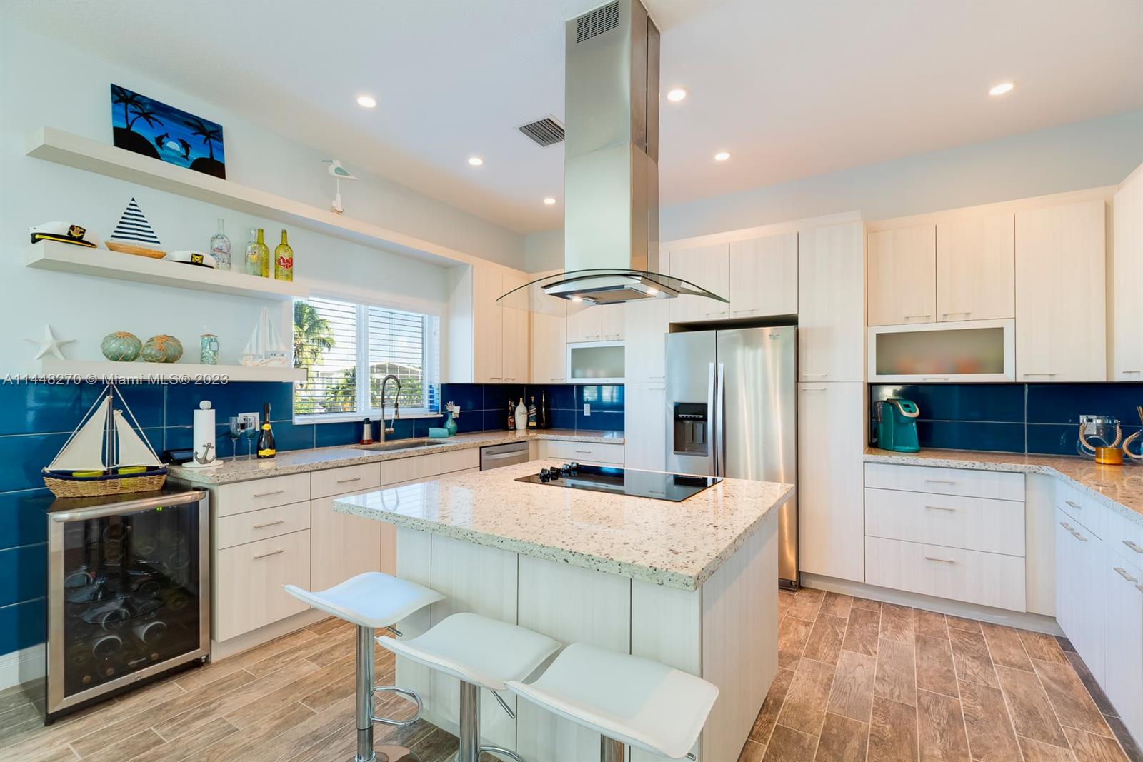 TWIN LAKES - Residential