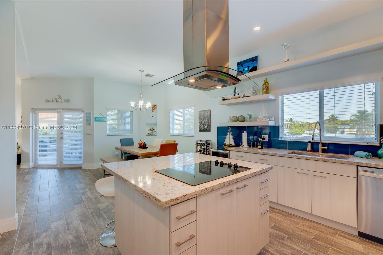 TWIN LAKES - Residential