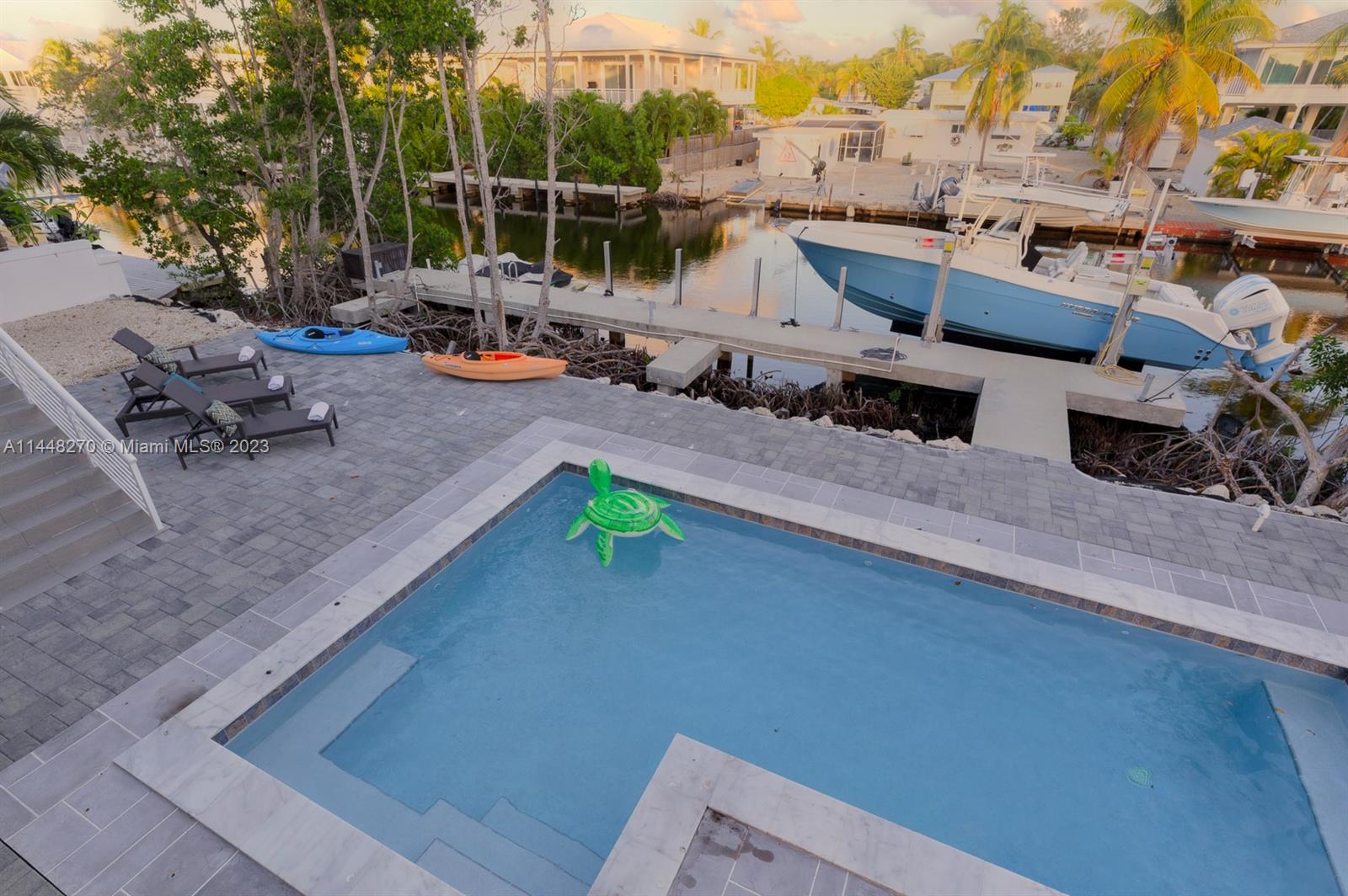 TWIN LAKES - Residential