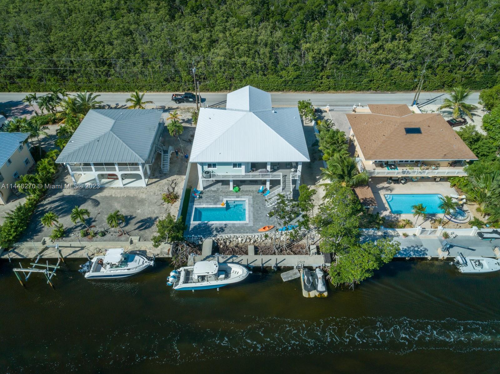 TWIN LAKES - Residential