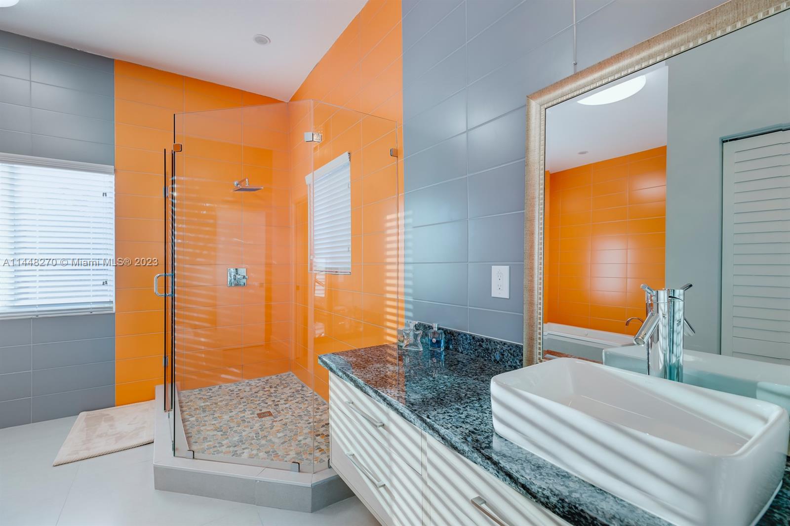 TWIN LAKES - Residential