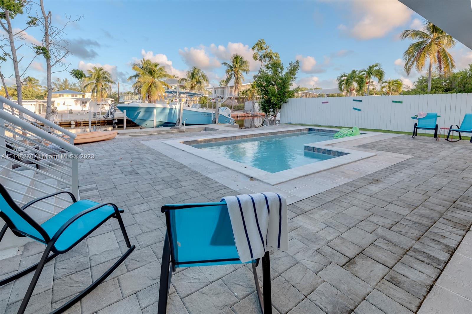 TWIN LAKES - Residential