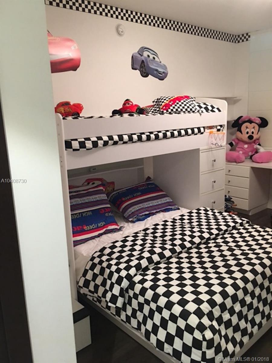 LE CLUB INTERNATIONAL CON - Residential Lease