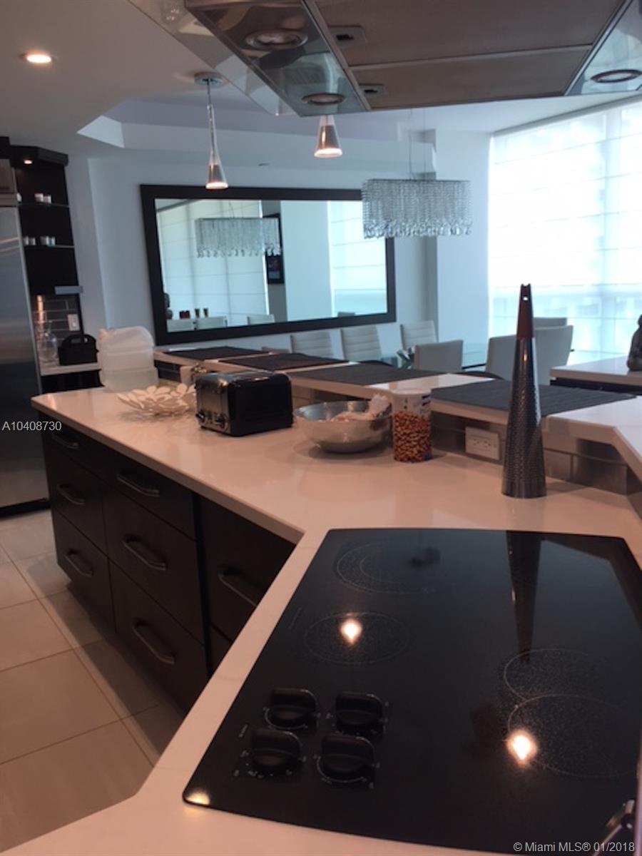 LE CLUB INTERNATIONAL CON - Residential Lease