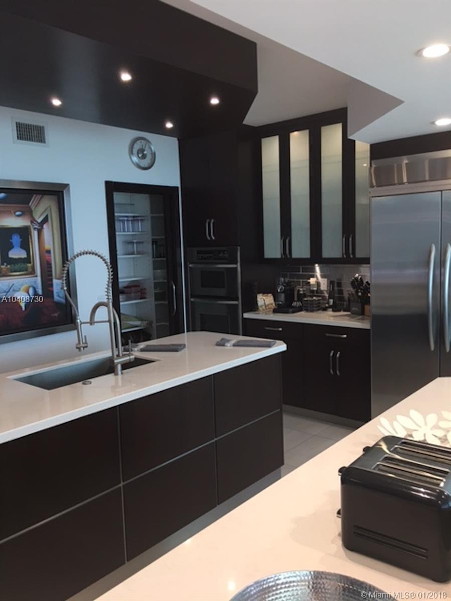 LE CLUB INTERNATIONAL CON - Residential Lease