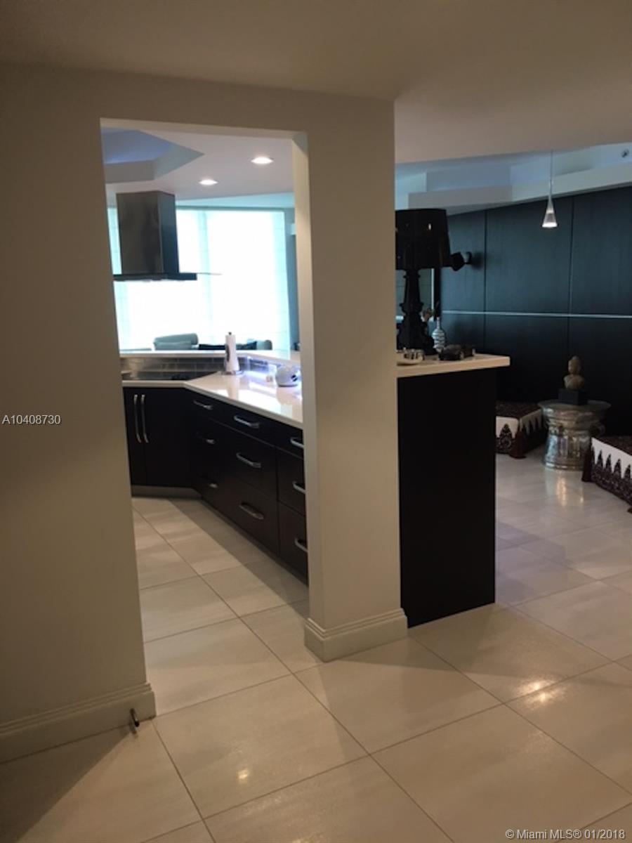 LE CLUB INTERNATIONAL CON - Residential Lease