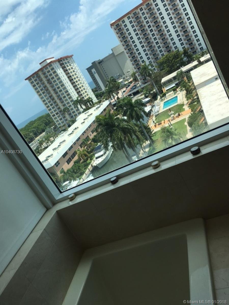 LE CLUB INTERNATIONAL CON - Residential Lease