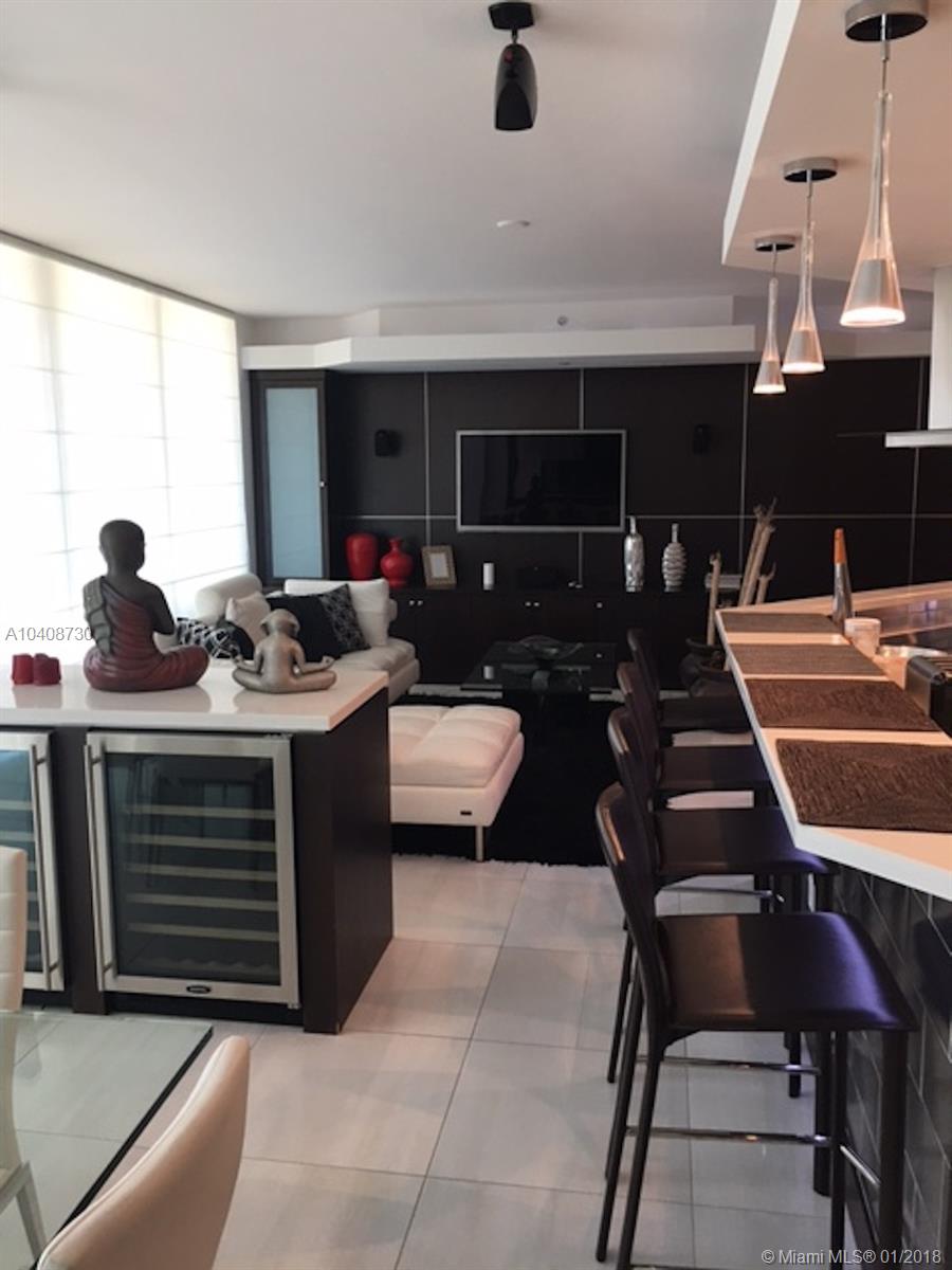 LE CLUB INTERNATIONAL CON - Residential Lease