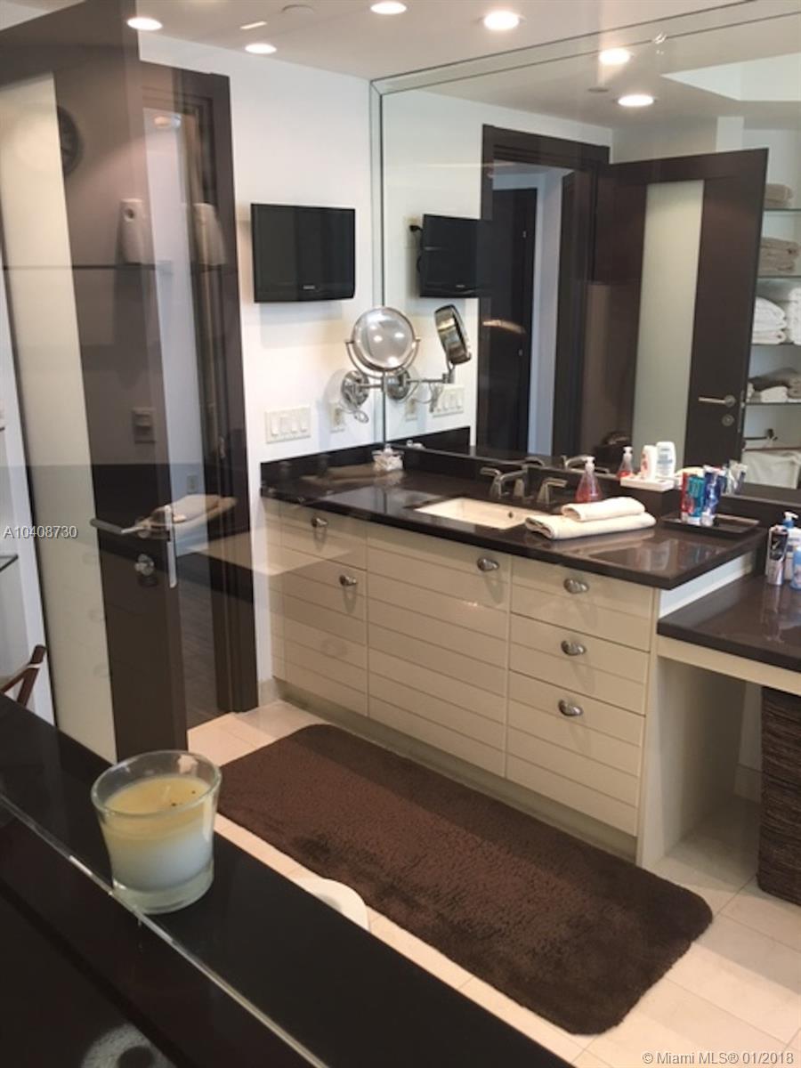 LE CLUB INTERNATIONAL CON - Residential Lease