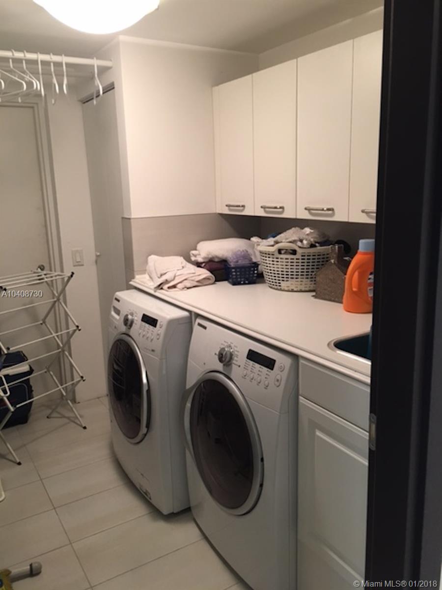 LE CLUB INTERNATIONAL CON - Residential Lease