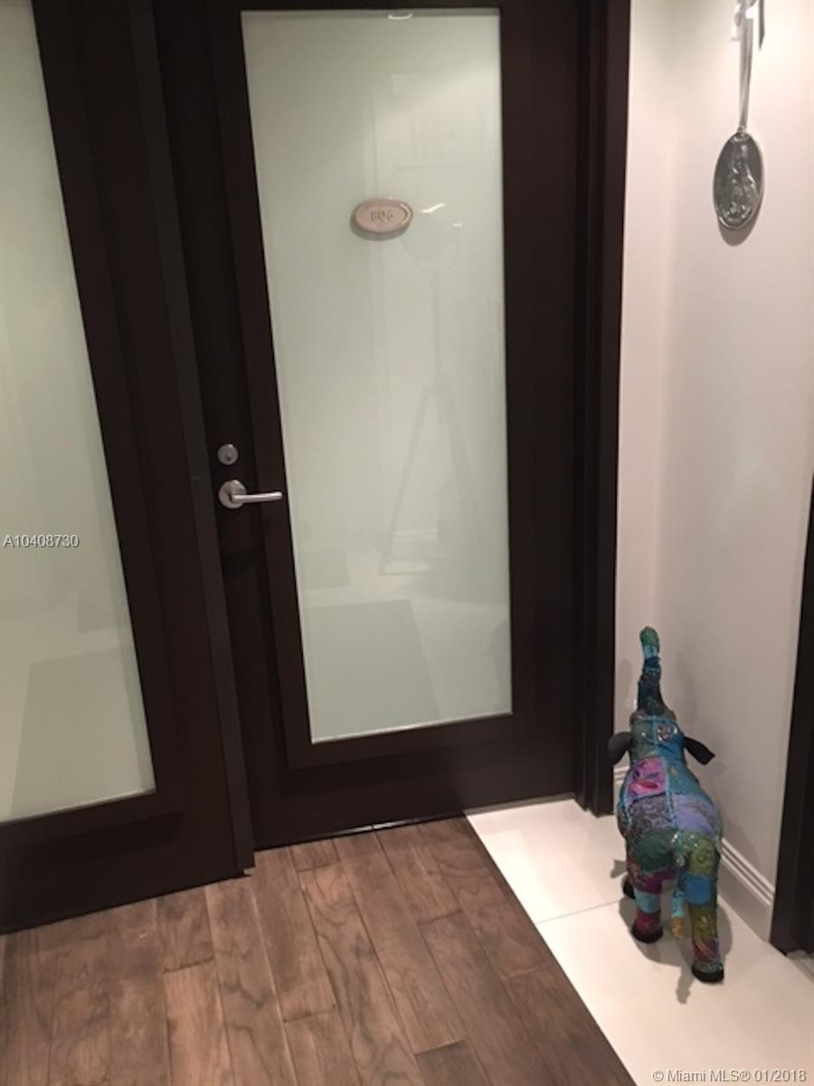 LE CLUB INTERNATIONAL CON - Residential Lease