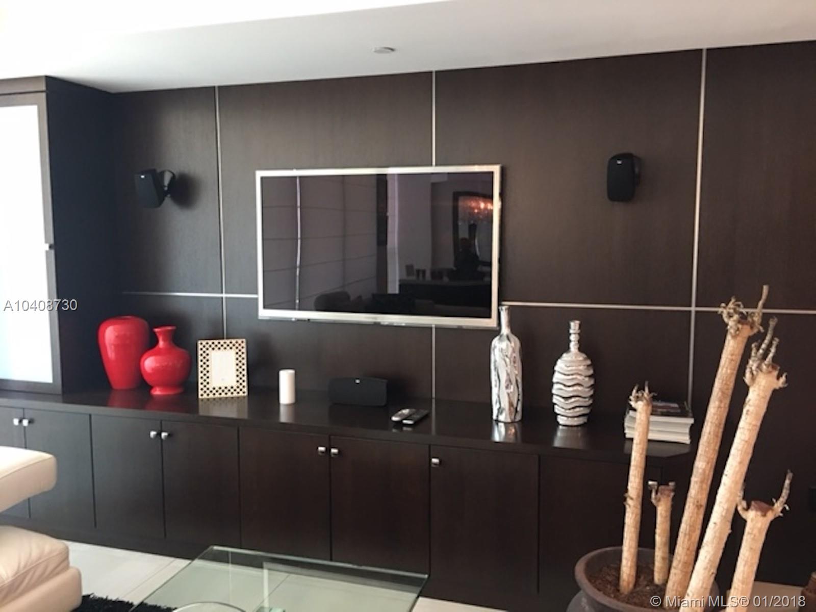 LE CLUB INTERNATIONAL CON - Residential Lease