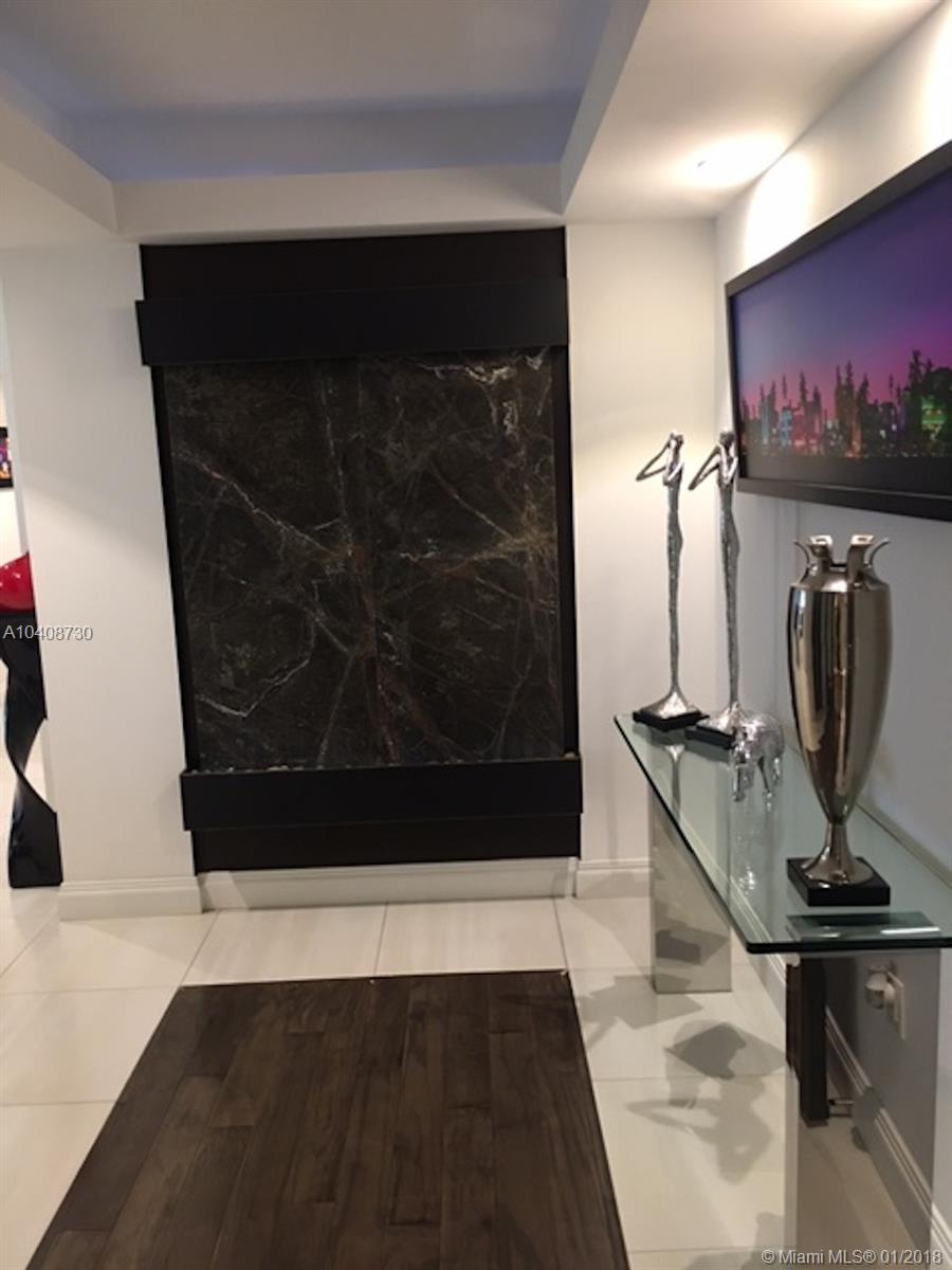 LE CLUB INTERNATIONAL CON - Residential Lease