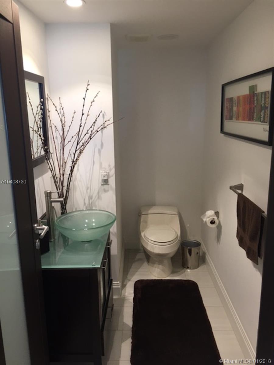 LE CLUB INTERNATIONAL CON - Residential Lease