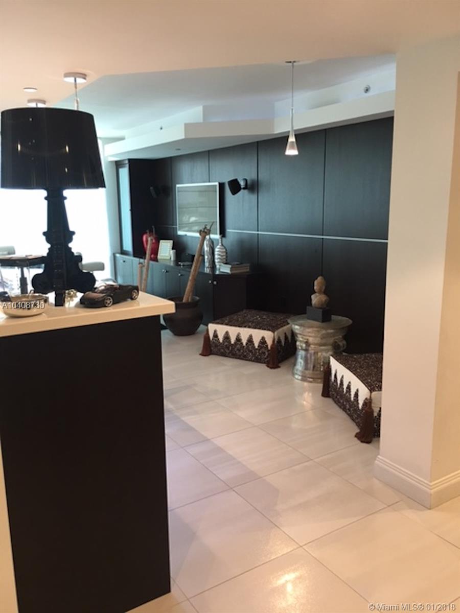 LE CLUB INTERNATIONAL CON - Residential Lease