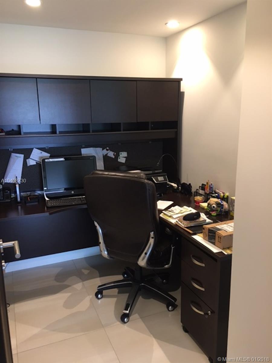 LE CLUB INTERNATIONAL CON - Residential Lease