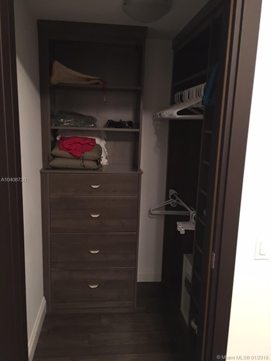 LE CLUB INTERNATIONAL CON - Residential Lease