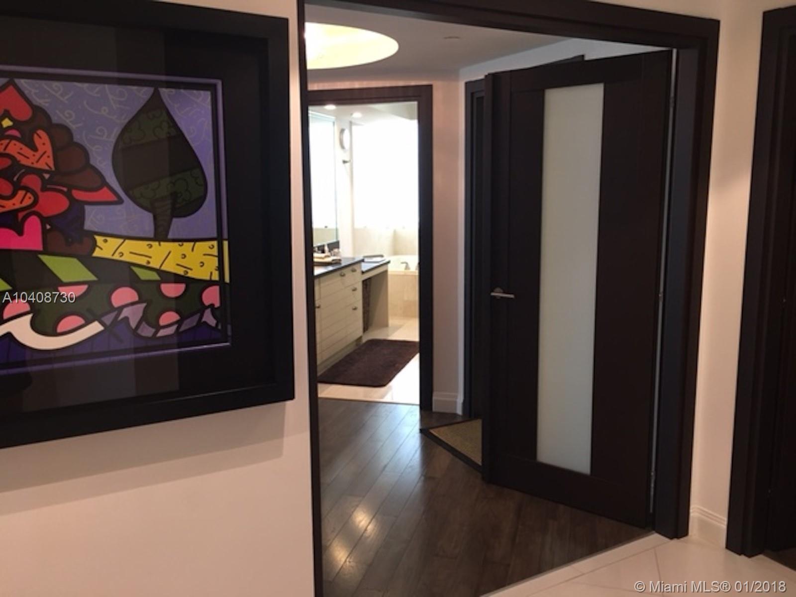 LE CLUB INTERNATIONAL CON - Residential Lease