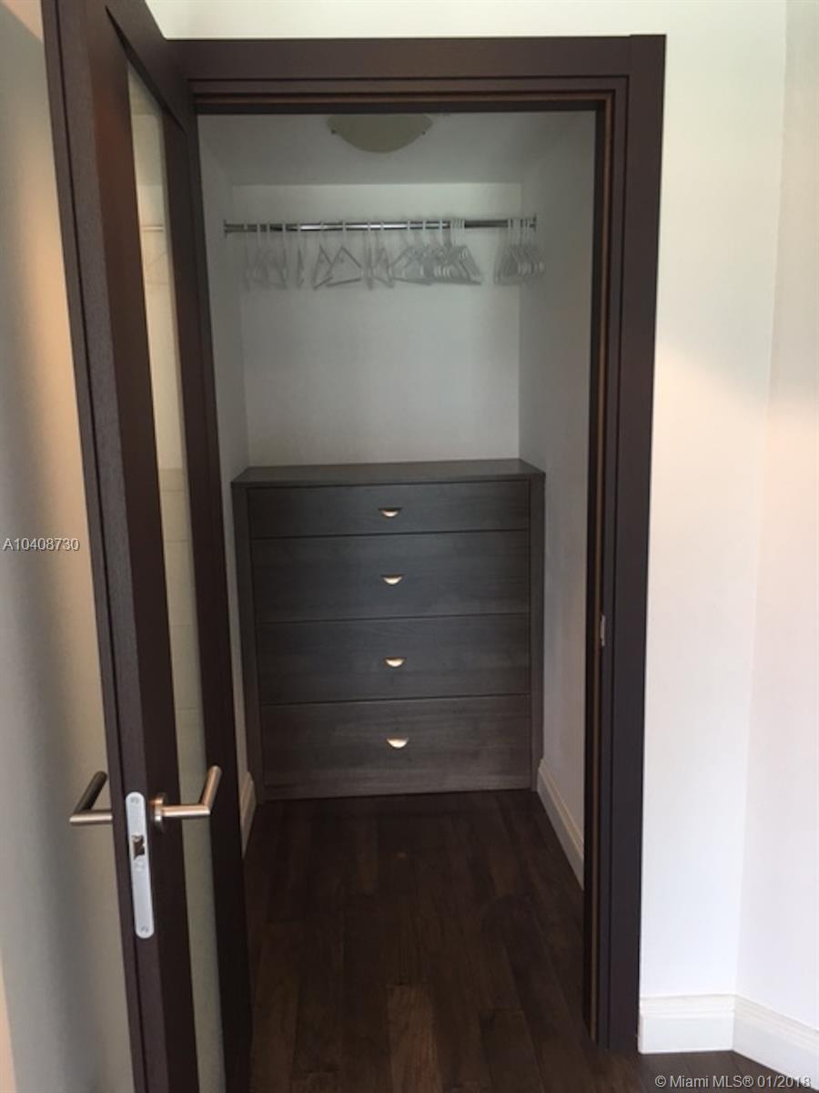 LE CLUB INTERNATIONAL CON - Residential Lease