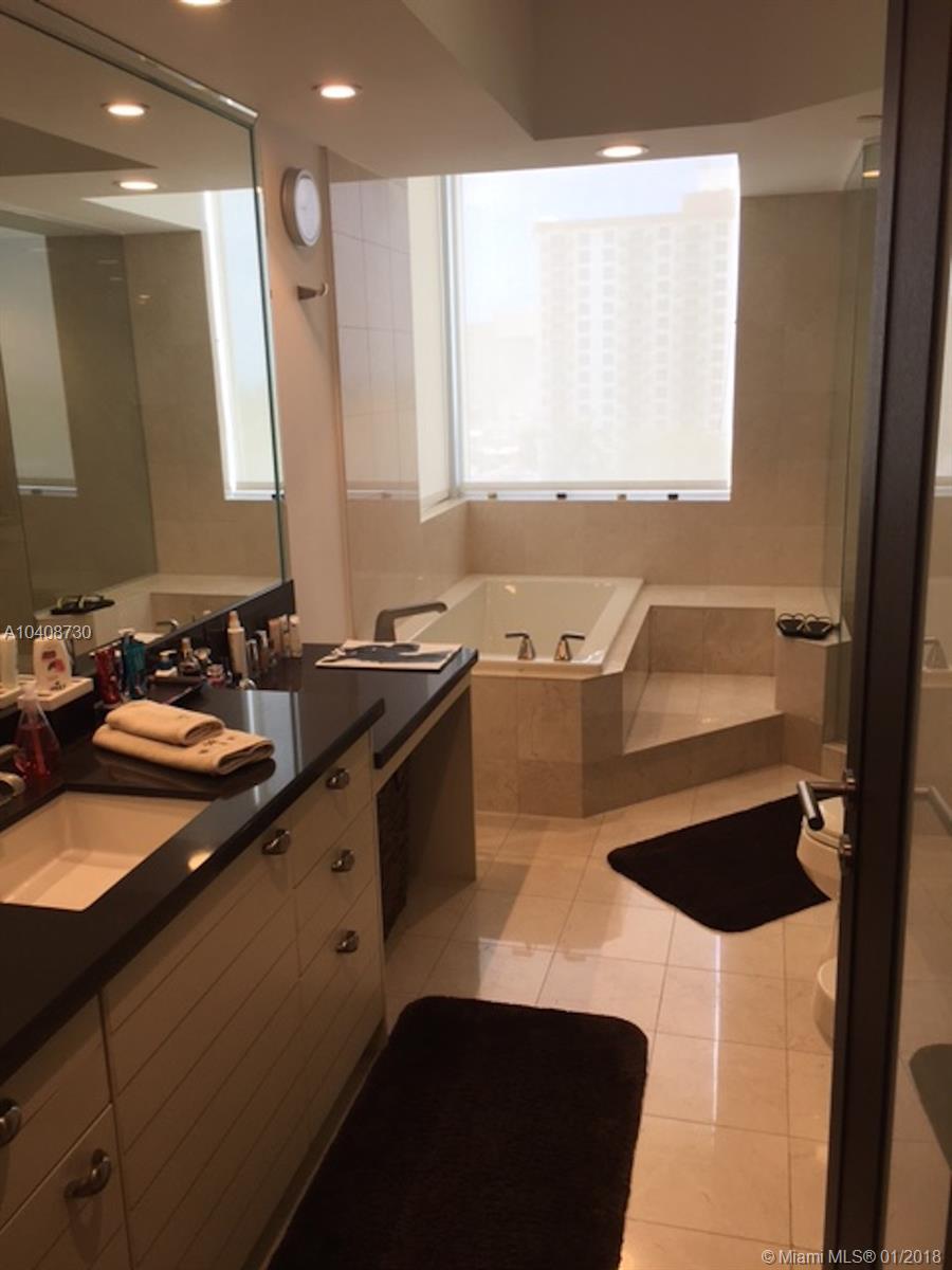 LE CLUB INTERNATIONAL CON - Residential Lease