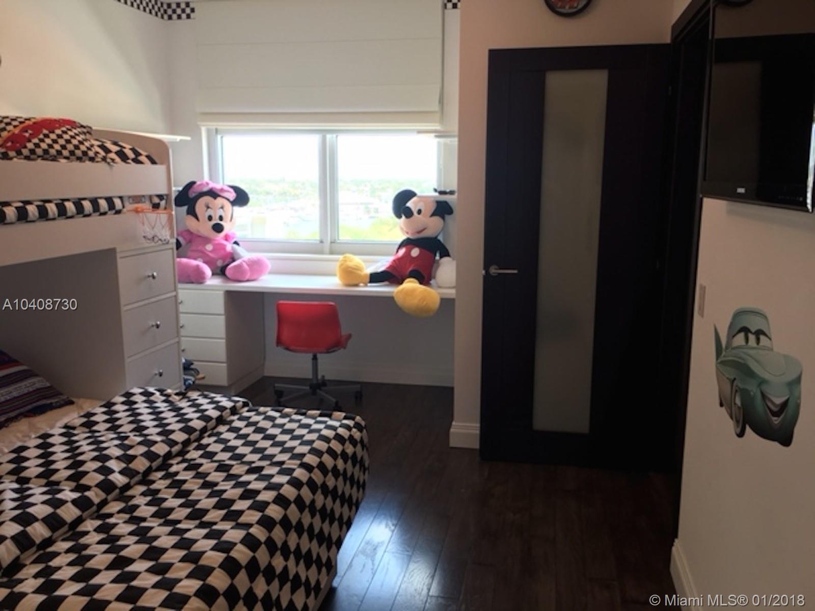 LE CLUB INTERNATIONAL CON - Residential Lease