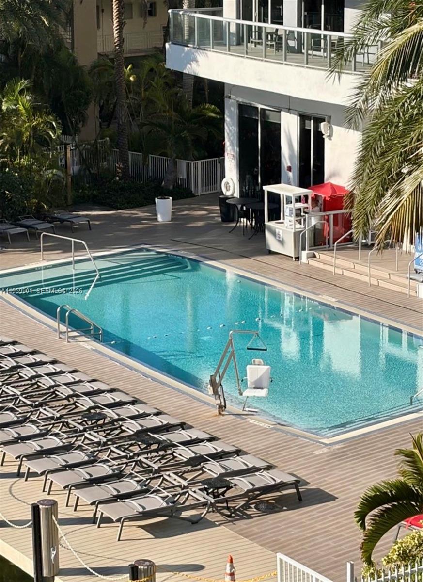 2602 E Hallandale Beach Blvd R2709