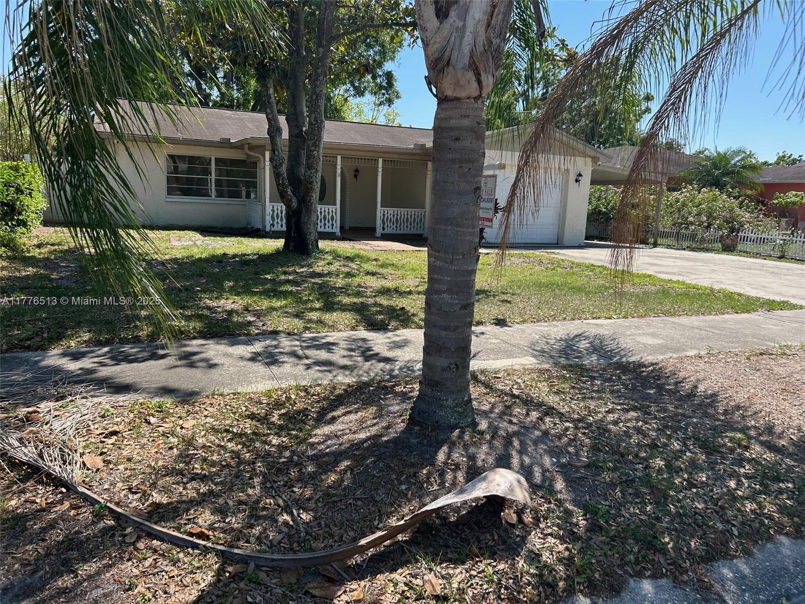 1912 W Clinton ST - Image 1