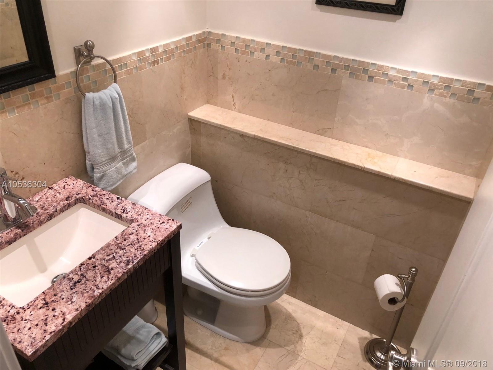 DE SOTO PARK CONDO - Residential Lease