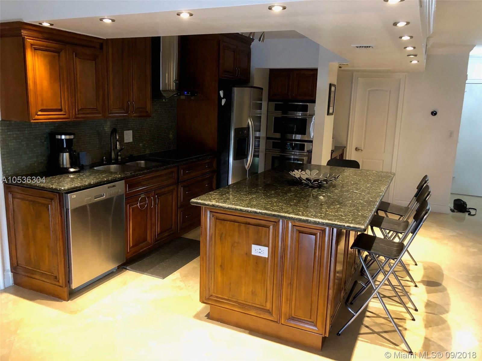 DE SOTO PARK CONDO - Residential Lease