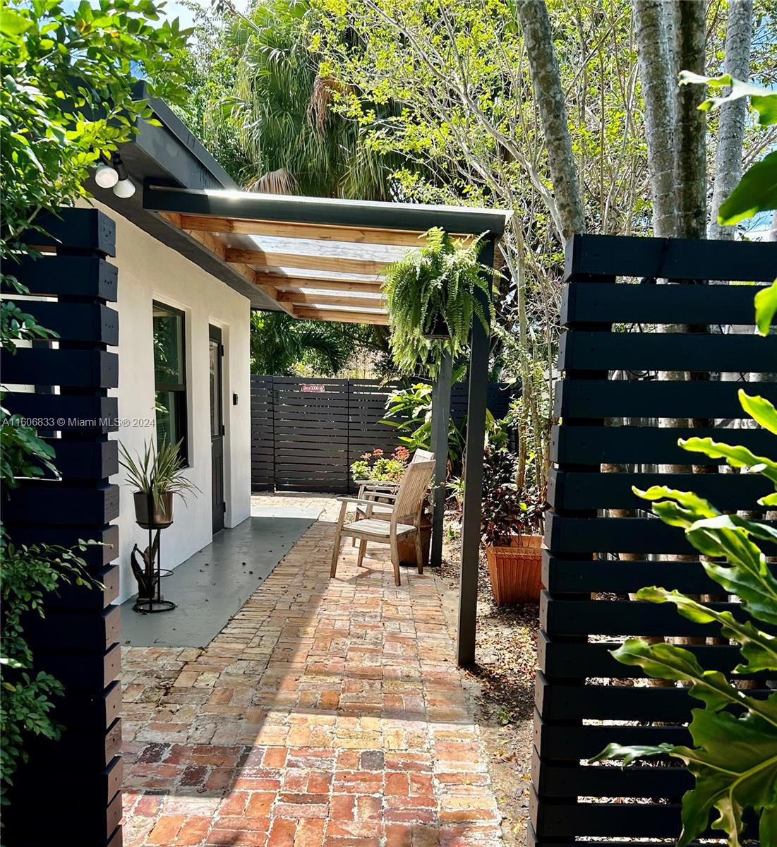 PLANTATION GARDENS 2ND SE - Residential Lease