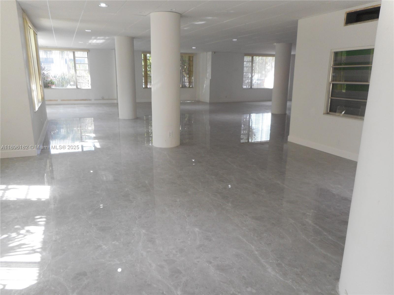 SUMMIT CONDO - Residential