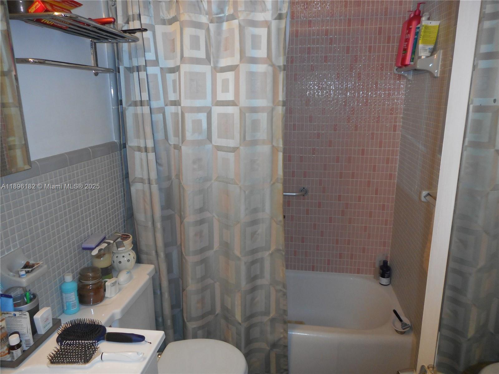 SUMMIT CONDO - Residential