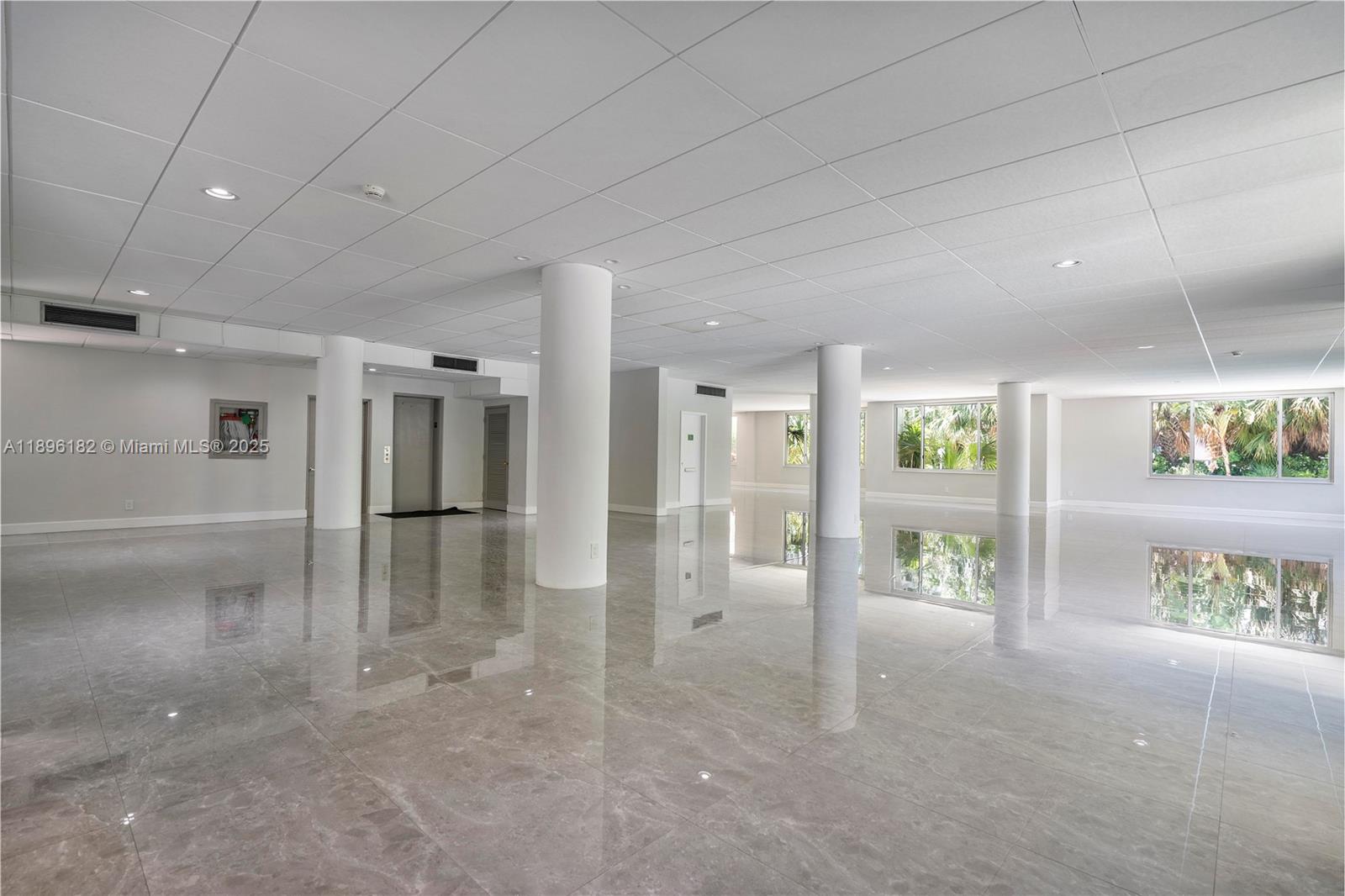 SUMMIT CONDO - Residential